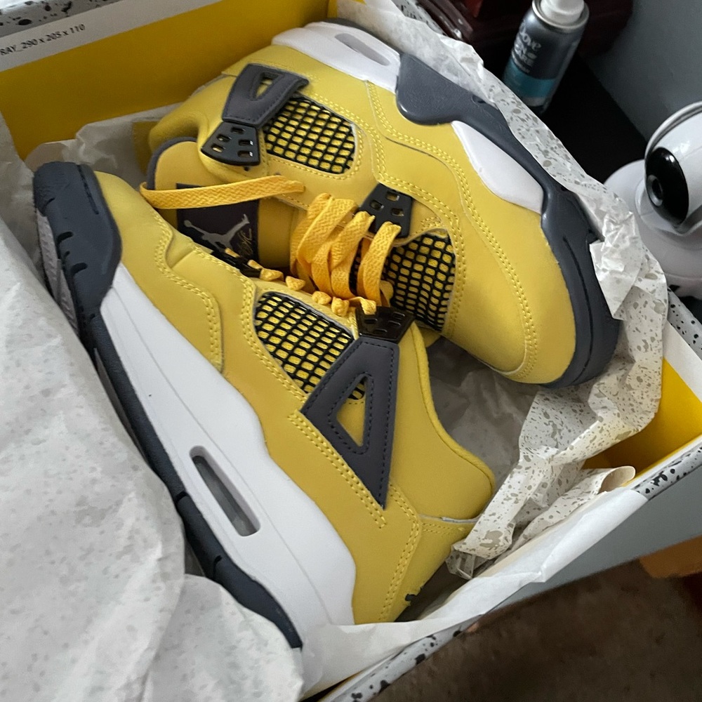 Jordan 4 lightning 3.5y